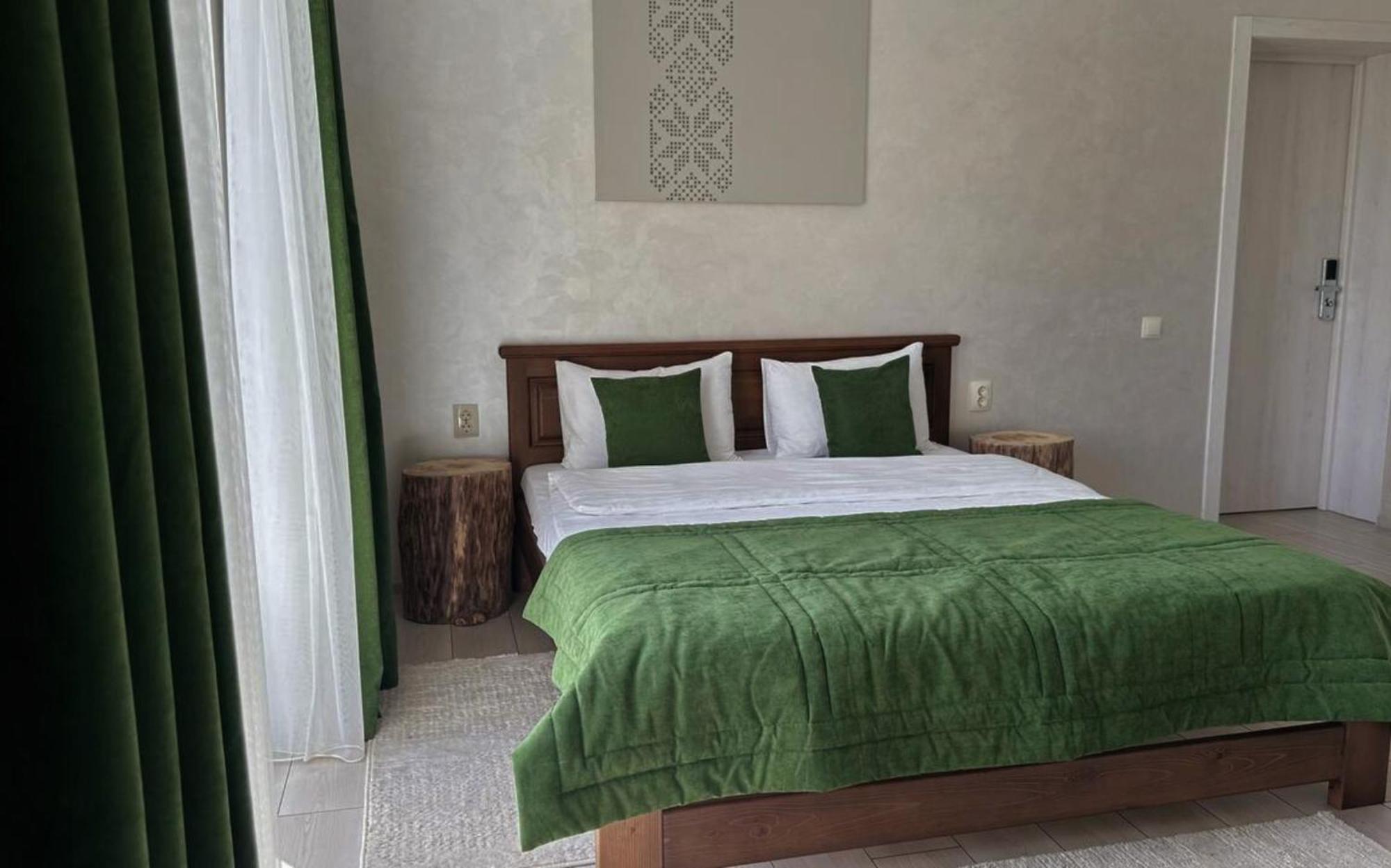 Шепіт Лісу Hotell Bukovel Exteriör bild