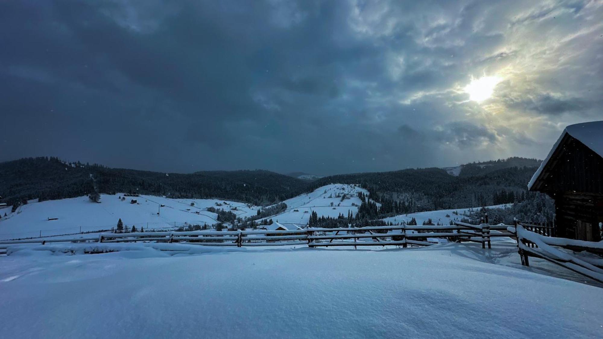 Шепіт Лісу Hotell Bukovel Exteriör bild