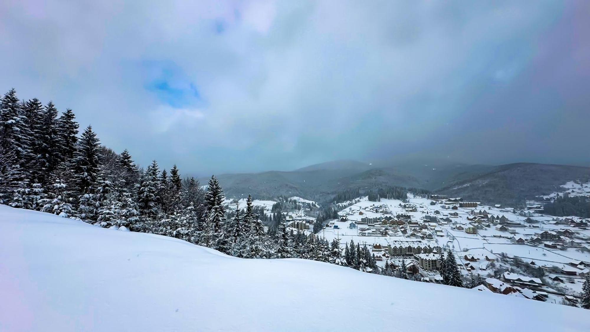 Шепіт Лісу Hotell Bukovel Exteriör bild