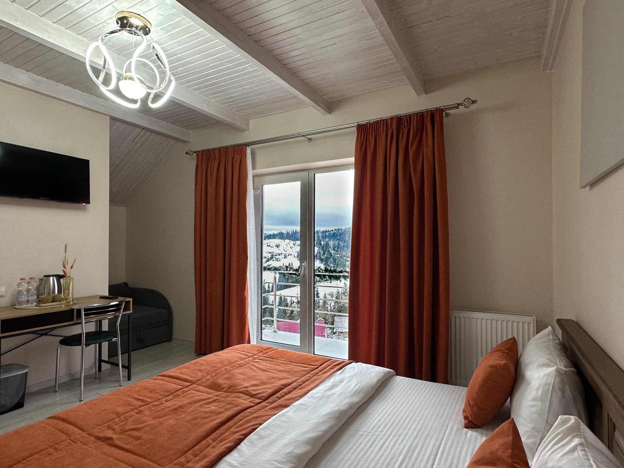 Шепіт Лісу Hotell Bukovel Exteriör bild